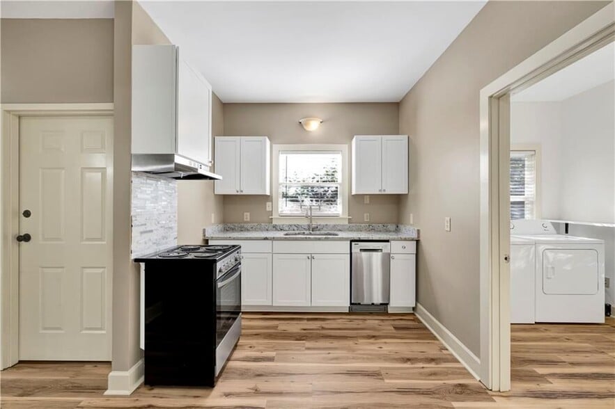 Building Photo - 305 N Jackson St