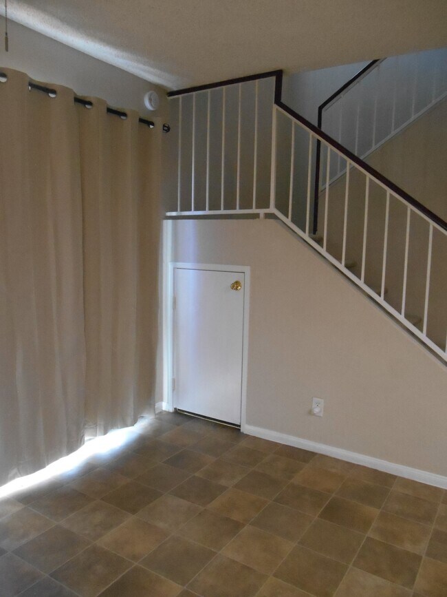 Building Photo - 898 Rhinegold Way