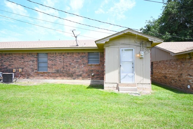 Building Photo - Charming 2 Bedroom, 1 Bath in Whitehouse ISD!