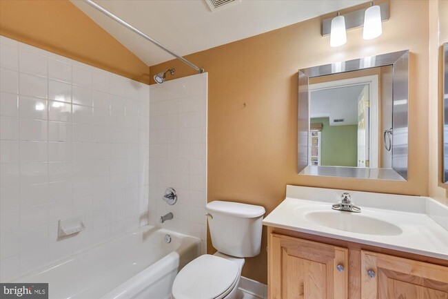 Building Photo - 427 Park Ave