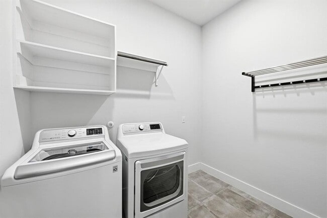 Building Photo - 9201 Spire View