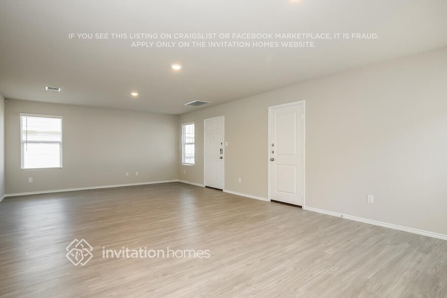 Building Photo - 5735 Leon Pl