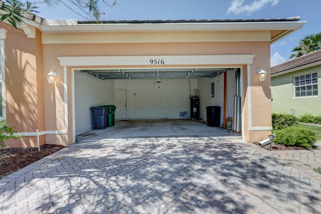 Building Photo - 9516 SW Flowermound Cir
