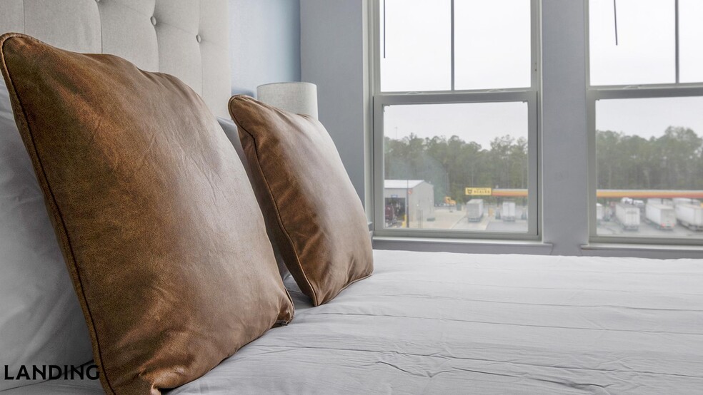 Building Photo - 12525 Tibbets Ln