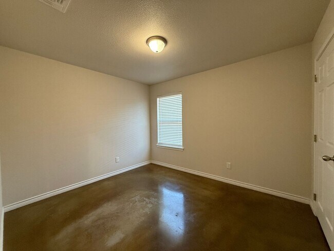 Building Photo - 108 Lowes Blvd