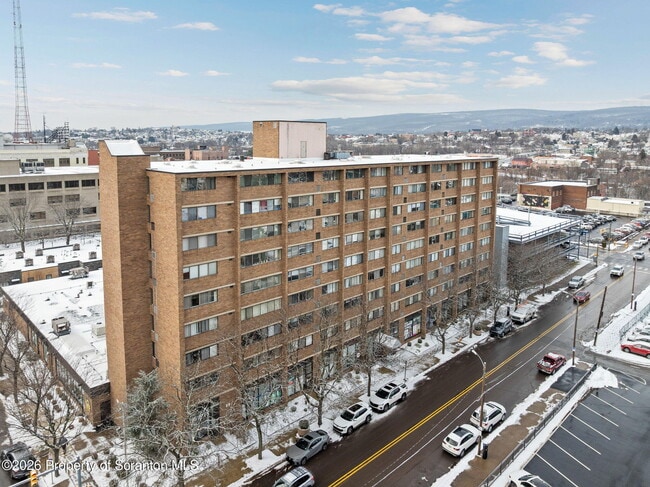 Building Photo - 220 Linden St