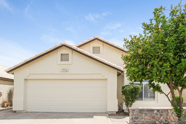 Building Photo - 8413 W Bluefield Ave