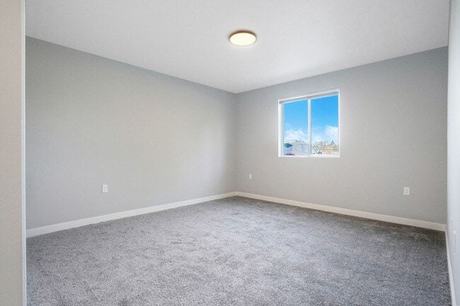 Building Photo - 2Bd/2Ba 2nd Story Apartment Unit - Available Now!