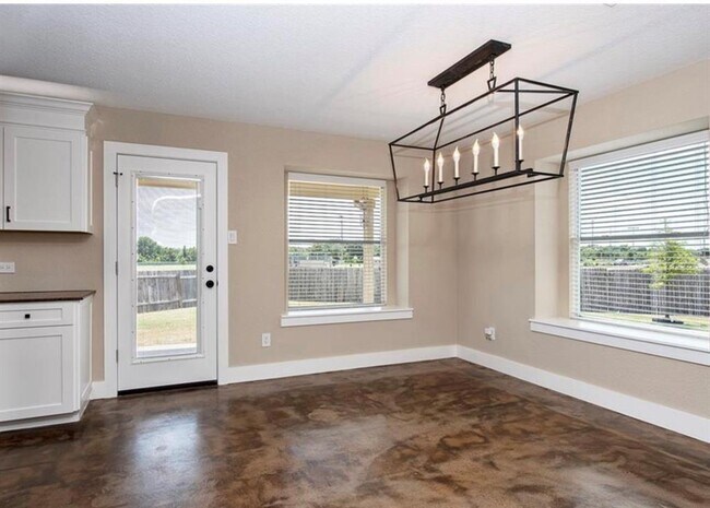 Building Photo - 1202 Hensley Dr