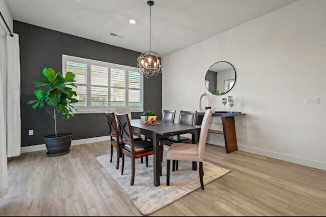 Building Photo - Gorgeous 4 bedroom 3 bath in Northlake