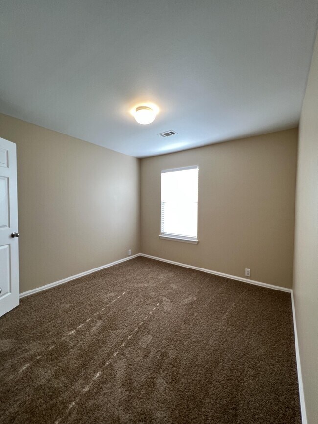 Building Photo - 9411 Massaro St
