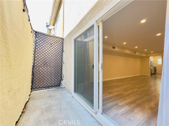 Building Photo - 525 E Verdugo Ave