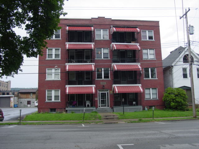 Building Photo - Large 2-3 Bed Apt. Beaver Falls! - $795 NO...