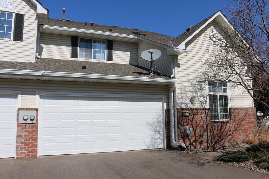 Primary Photo - 2696 Mallard Dr