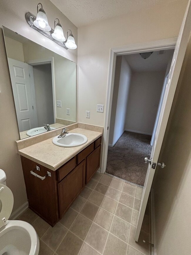 Building Photo - RENT SPECIAL!! Half off 1st months' rent i...