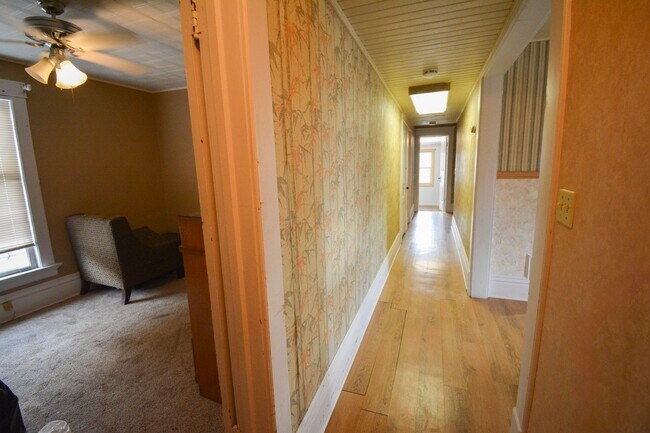 Building Photo - 209 S Pearl St