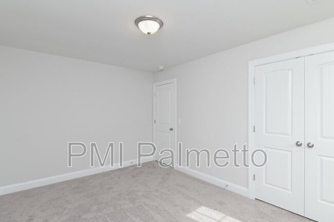 Building Photo - 318 Stillington St