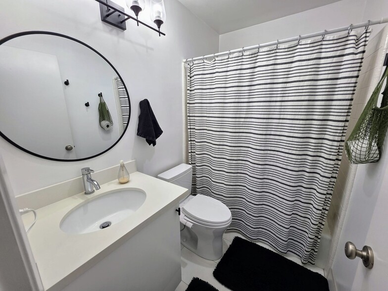 Building Photo - 4106 Apricot Dr