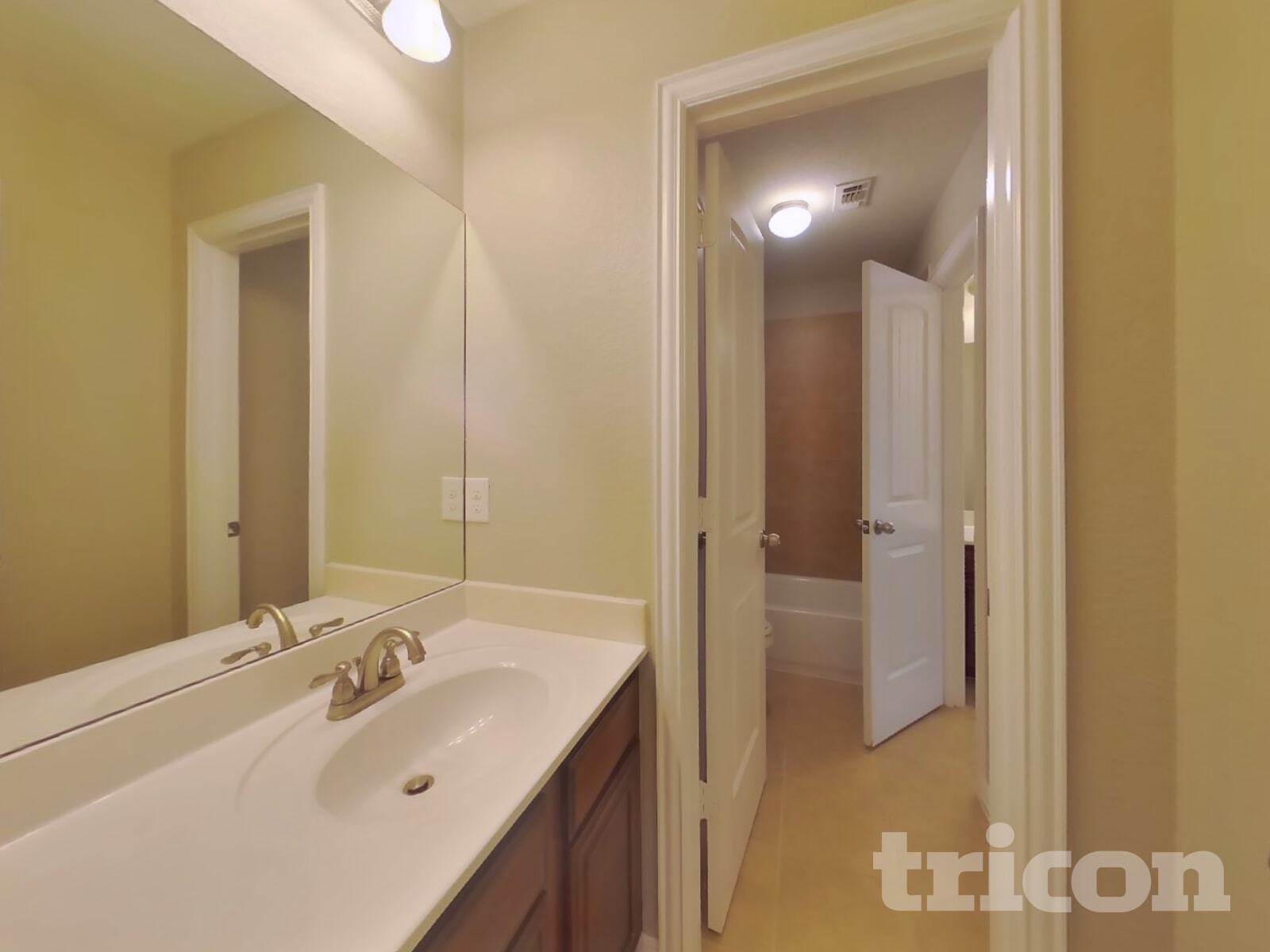 Building Photo - 8757 Royalwood Dr