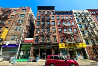 Building Photo - 164 Mott St