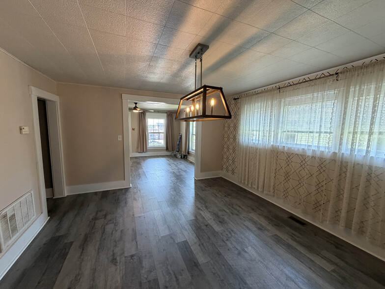 dining room - 210 S Jefferson St