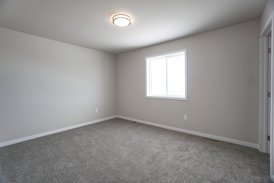 Building Photo - 8068 Goldfinch Dr