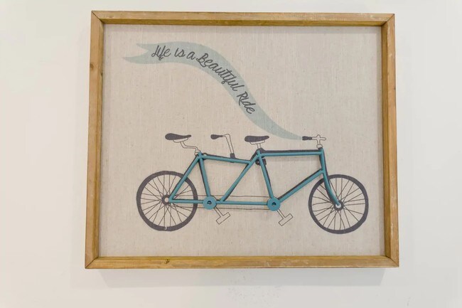 Building Photo - 1811 Ivar Ave