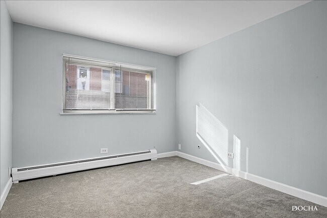 Building Photo - 706 Marilyn Ave