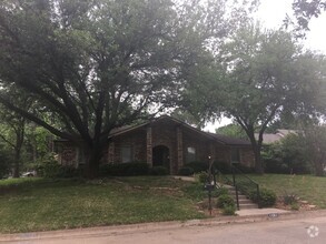 Building Photo - Beautiful Home in South Denton