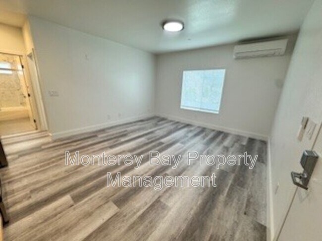 Building Photo - 3108 Seacrest Ave