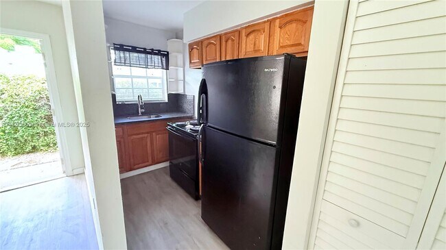 Building Photo - 337 NE 57th St