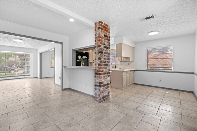 Building Photo - 13834 Oakwood Ln