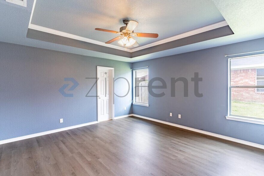 Building Photo - Unit