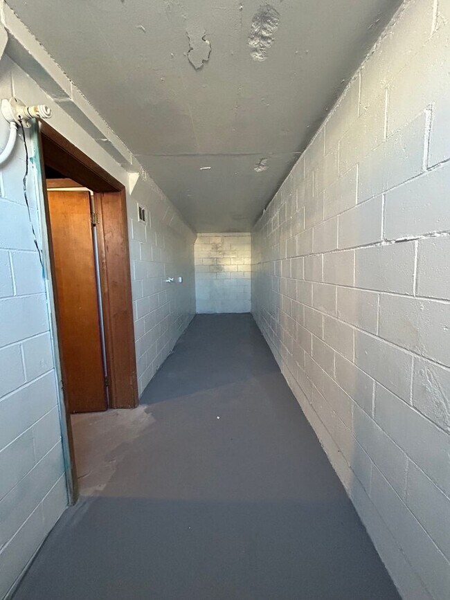 Building Photo - Black Milvus Rentals (6201 S. 42nd St.)