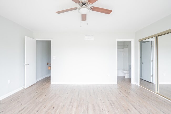 Building Photo - Spacious & Upgraded Luxury Home