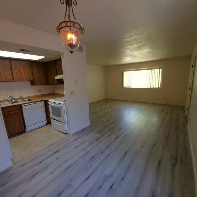 Building Photo - 1/2 OFF 1ST MONTHS RENT!!! TEMPE CONDO READY TO RENT!!!