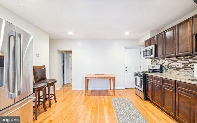 Building Photo - 1203 S 16th St