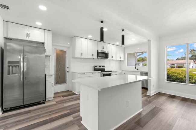 Building Photo - NEWLY RENOVATED Home For Rent in St Peters...