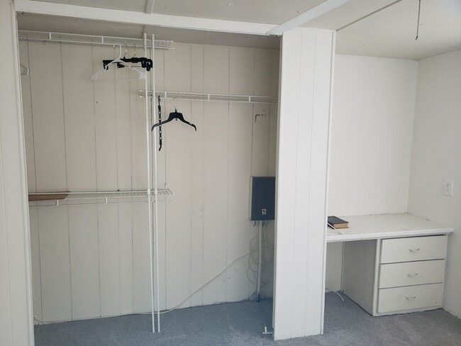 Building Photo - 2 Bedroom Mobile Home