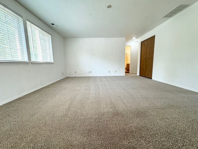 Building Photo - 2bd/1b Apartment, Boise Bench-Close to Eve...