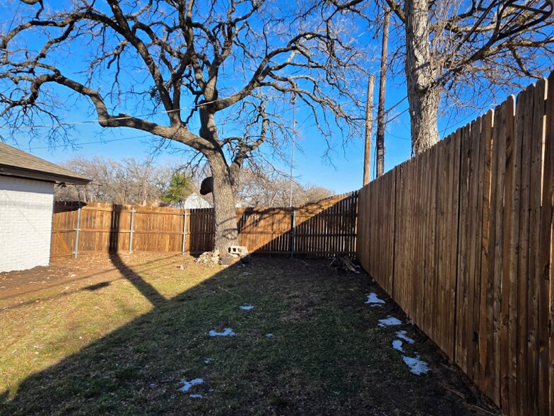 Building Photo - 1700 Prestonwood Dr