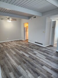 Building Photo - 423 E Fountain Pl