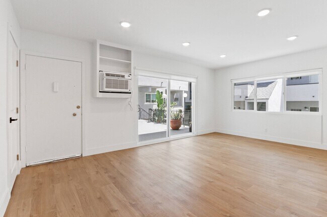 Building Photo - 8220 Norton