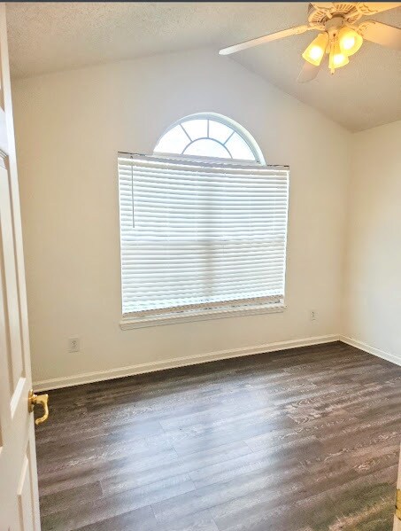 Building Photo - Welcome To the Dream Family 4 Bed and 2 Ba...