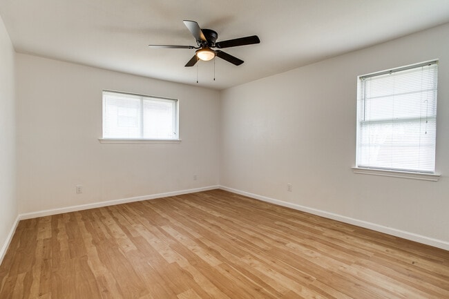 Master Bedroom - 6724 E Mockingbird Ln