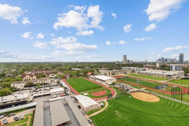 Building Photo - 2929 Buffalo Speedway