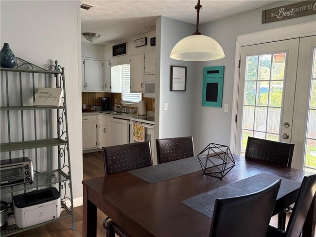 Building Photo - 5291 Stonebush Terrace