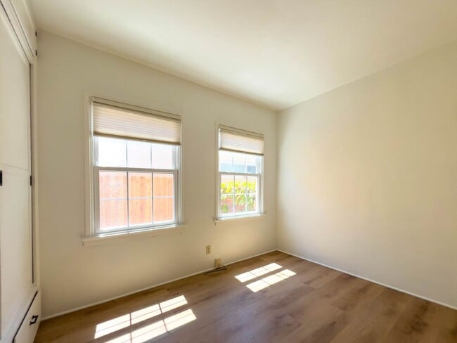 Building Photo - Spacious 3BR Home with Bonus Room in Magno...