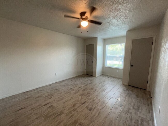 Building Photo - 1801 Hammond Dr