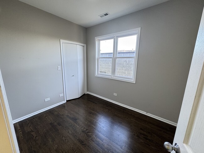 Building Photo - 6332 S Ingleside Ave